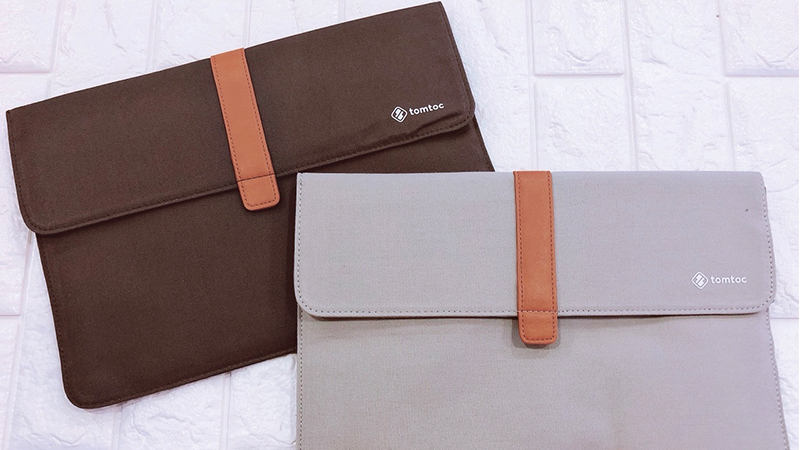 TOMTOC l&agrave; thương hiệu nổi tiếng của Mỹ với sản phẩm t&uacute;i chống sốc, balo